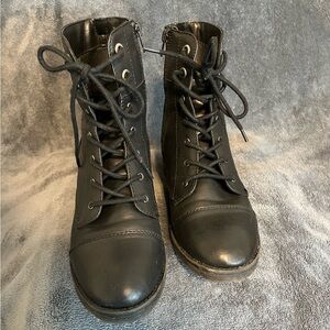 SO women”s black boots